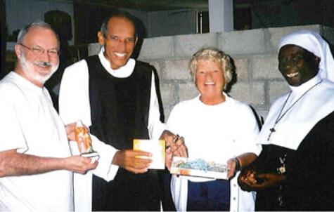 Mission de l’an 2003 avec Raoul Lincourt, le Père Lionel Dehoux, Jeanne d’Arc Léger et la Sœur supérieure.
